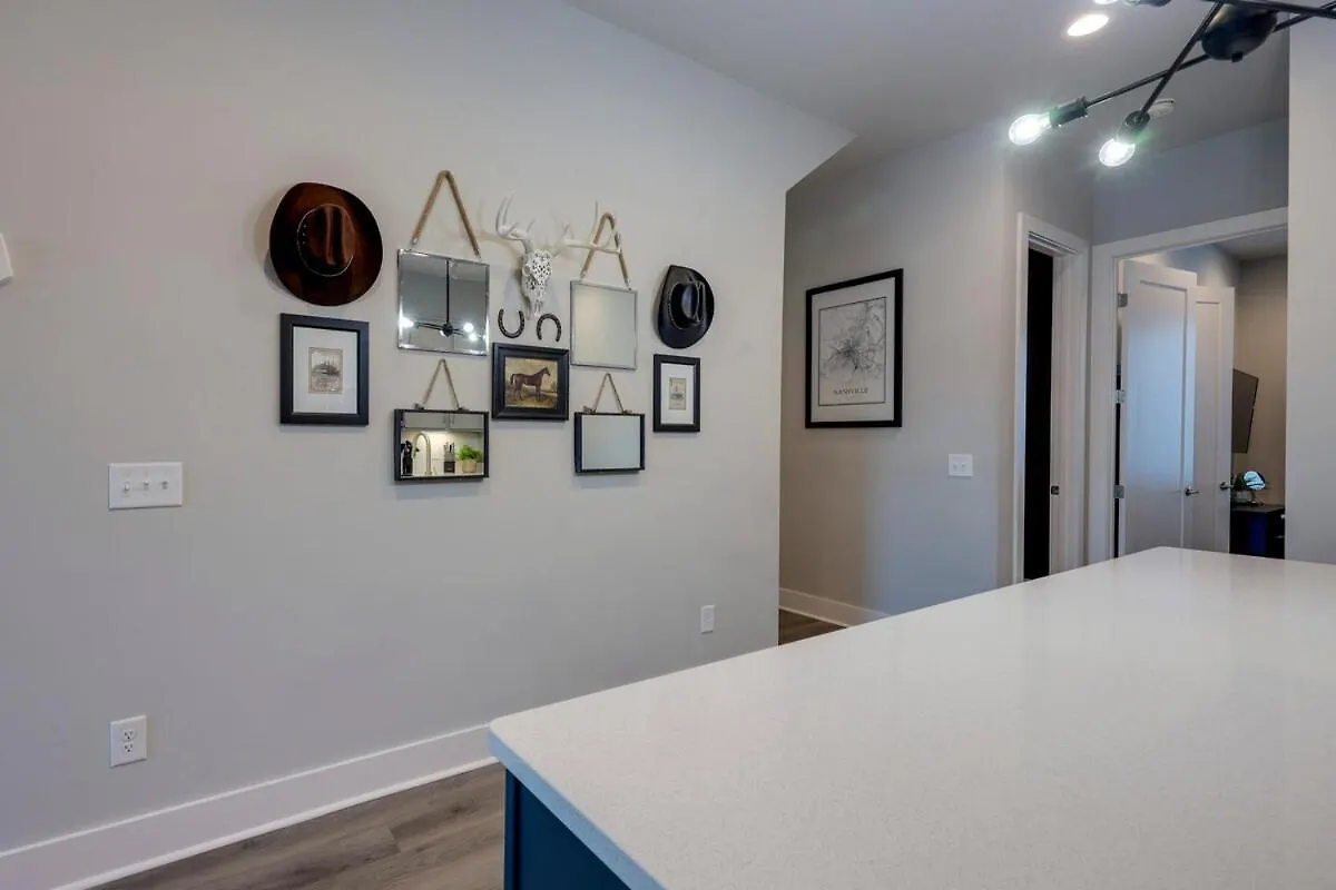 New Lux Townhome 6 Mins To Dt Rooftop Sleeps 12 Nashville 0*,  United States