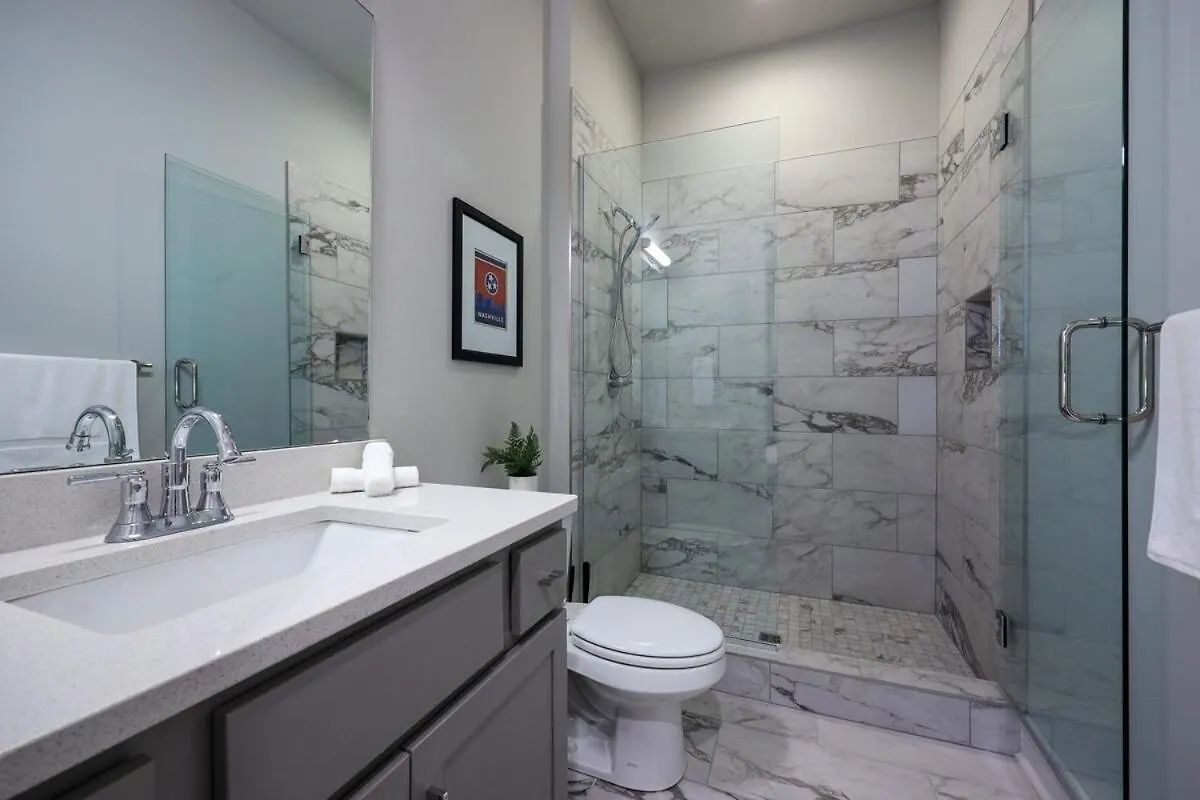 Holiday home New Lux Townhome 6 Mins To Dt Rooftop Sleeps 12 Nashville