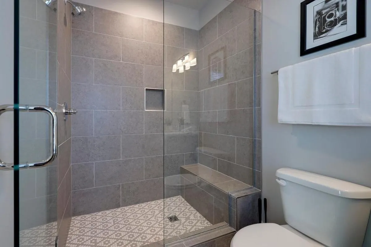 Holiday home New Lux Townhome 6 Mins To Dt Rooftop Sleeps 12 Nashville