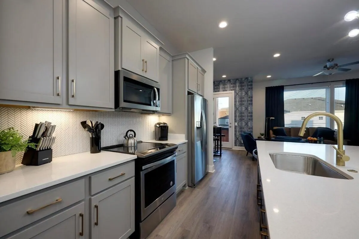 New Lux Townhome 6 Mins To Dt Rooftop Sleeps 12 Nashville 0*,  United States