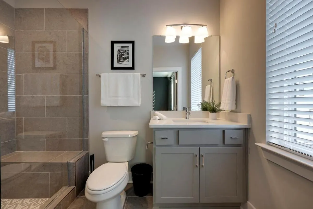 New Lux Townhome 6 Mins To Dt Rooftop Sleeps 12 Nashville United States