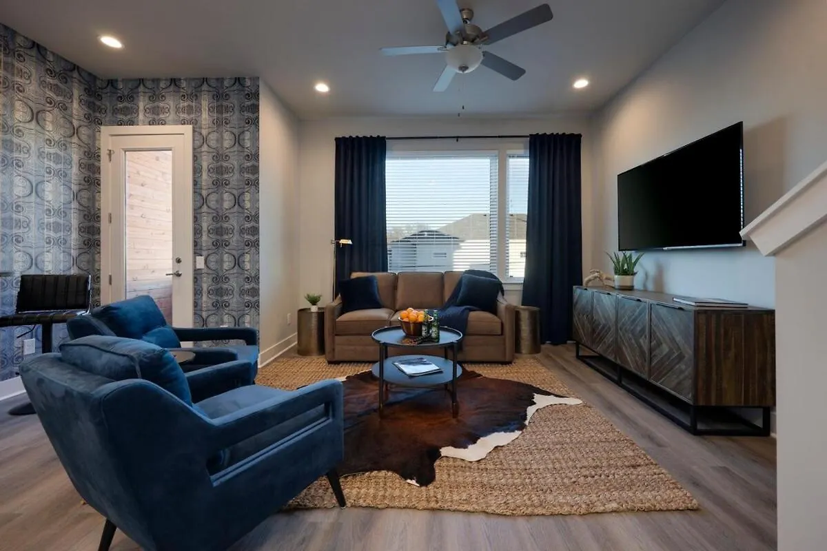 New Lux Townhome 6 Mins To Dt Rooftop Sleeps 12 Nashville 0*,  United States